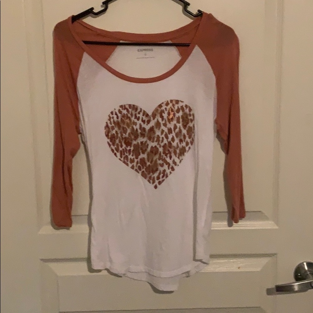Long sleeve tee shirt